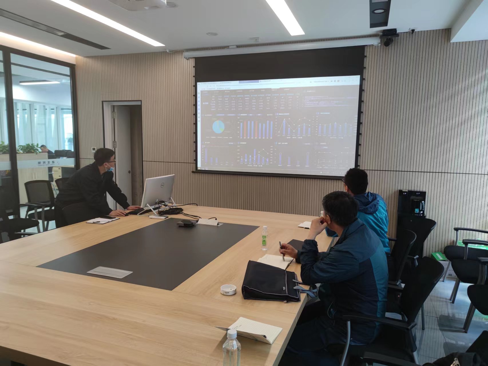 建龙钢铁.jpg